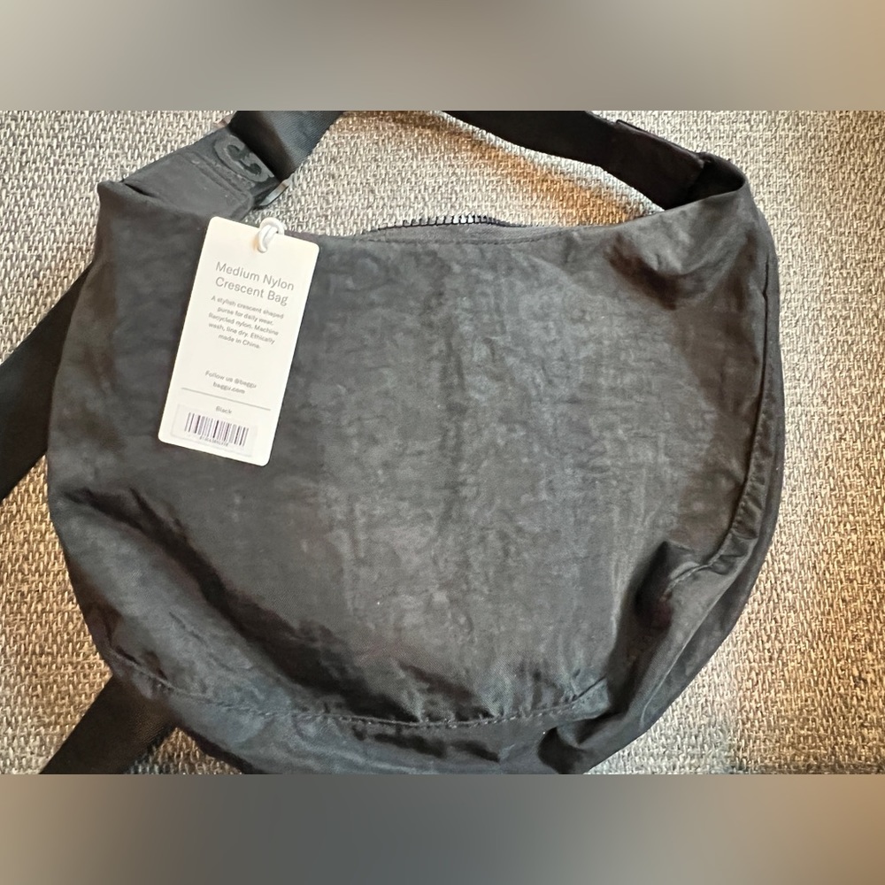 NWT Baggu Medium Nylon Crescent Bag